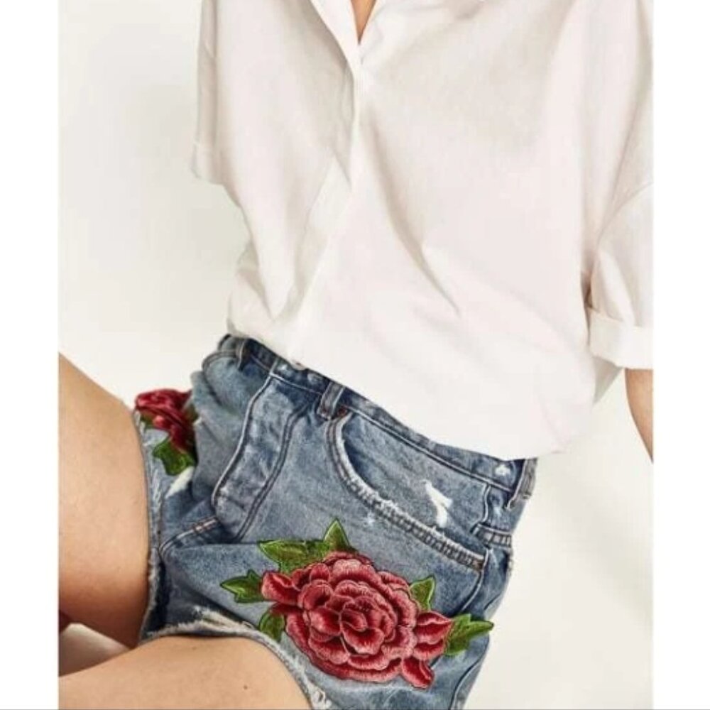 Zara Trafaluc Denimwear Rose Embroidered High Rise Shorts - Picture 2 of 16